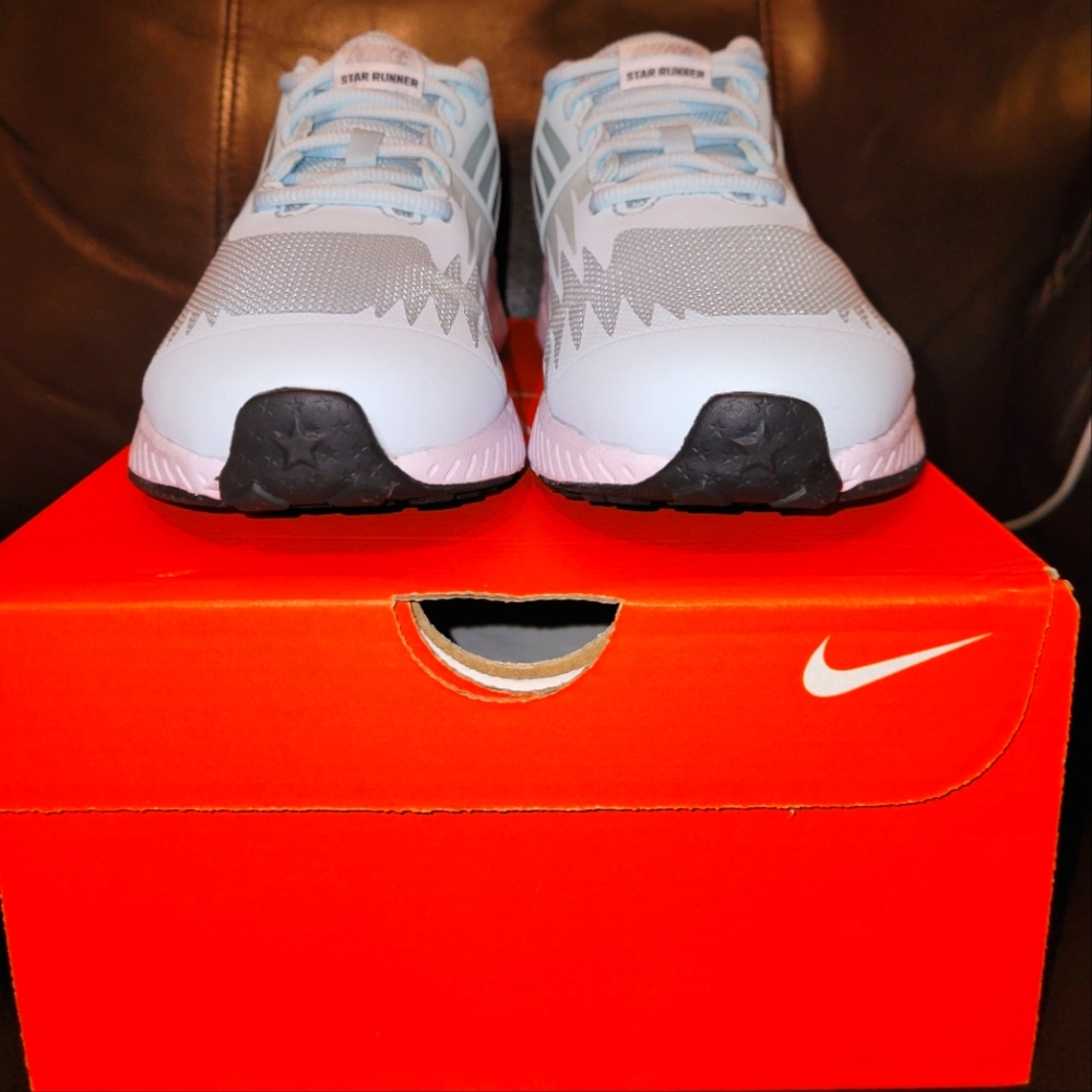 Nike Star Runner NWT